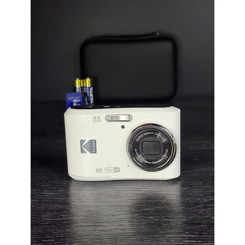 Kodak Pixpro FZ45 16MP HD Digital Camera White 8GB Bundle - Refurbished VG